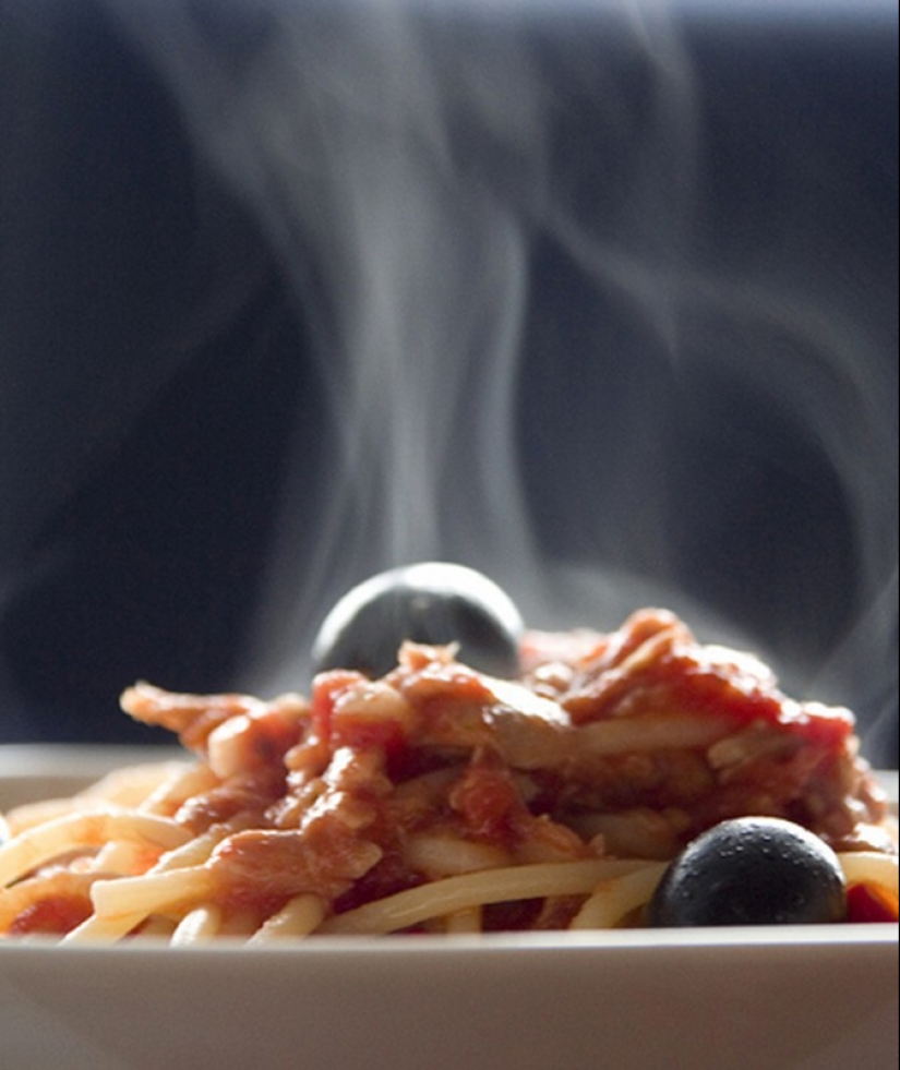 There&#39;s a pear hanging, you can&#39;t eat it: how food is photographed for advertising