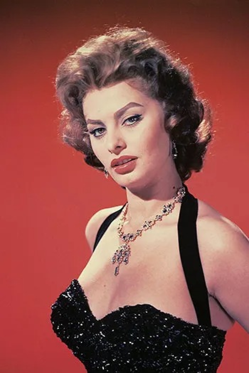 "Threads", arcs and ticks: the evolution of eyebrows from Marlene Dietrich to Cara Delevingne