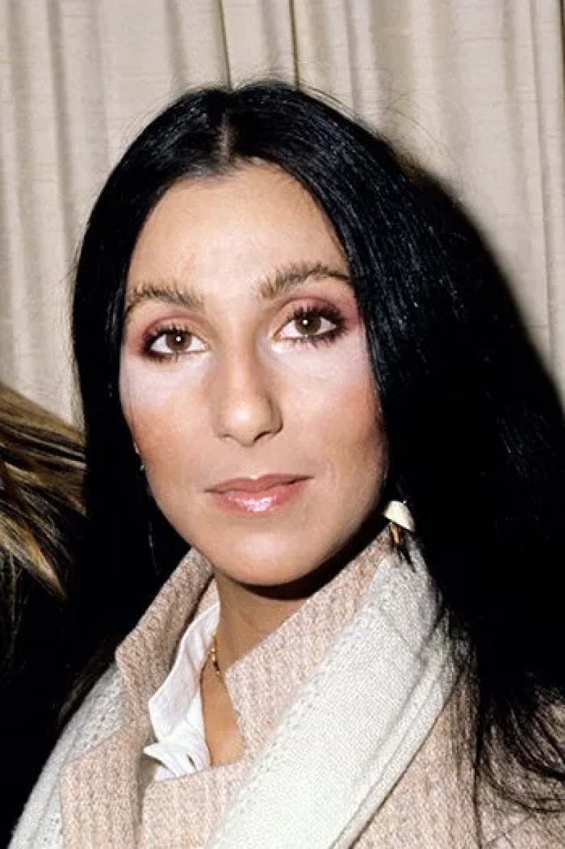 "Threads", arcs and ticks: the evolution of eyebrows from Marlene Dietrich to Cara Delevingne