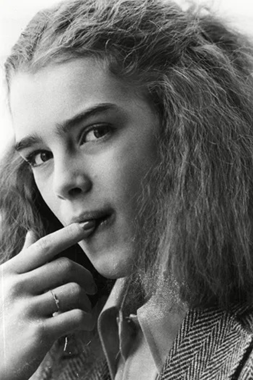 "Threads", arcs and ticks: the evolution of eyebrows from Marlene Dietrich to Cara Delevingne