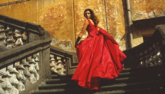 Timeless and timeless beauty from Dutch photographer Bart van Leeuwen