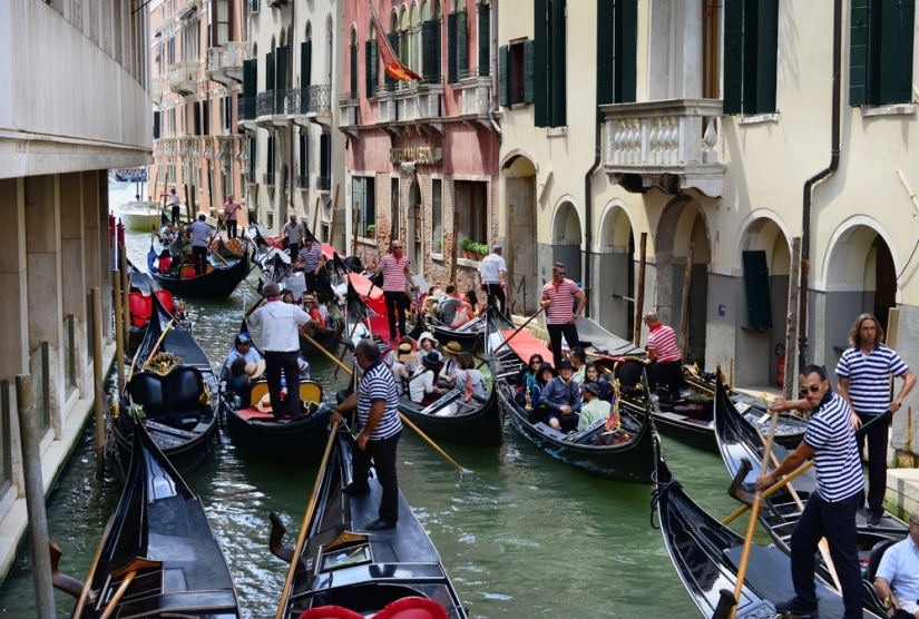 Tired of someone else's vacation: what is overtourism and why has it become a problem?