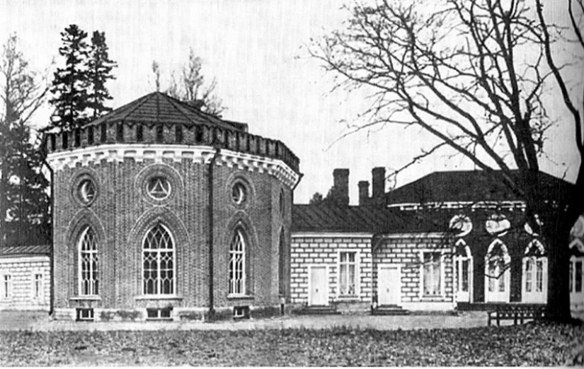 Tsar-bath: what secrets are hidden by a giant bowl in an abandoned palace Tsar-bath: what secrets are hidden by a giant bowl in an abandoned palace