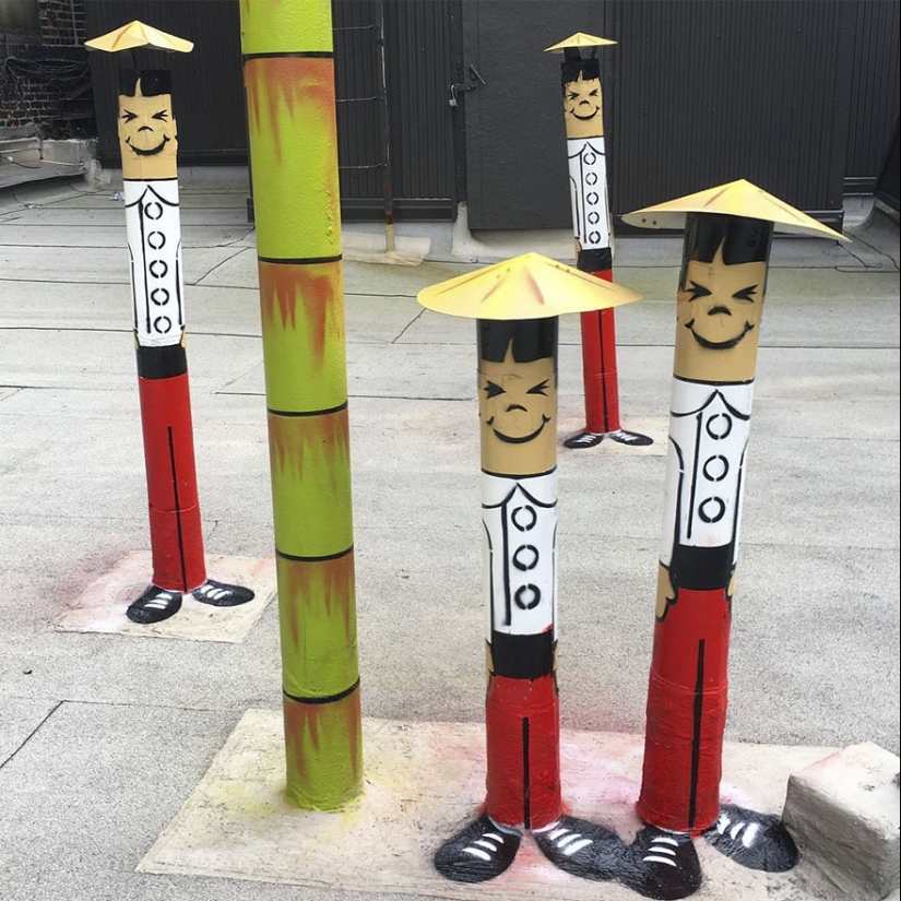 Un artista de Nueva York sabe tocar un nocturno en una flauta de desagüe Un artista de Nueva York sabe tocar un nocturno en una flauta de desagüe