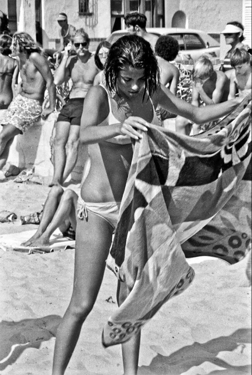 Un día en una playa de California en agosto de 1970 Un día en una playa de California en agosto de 1970