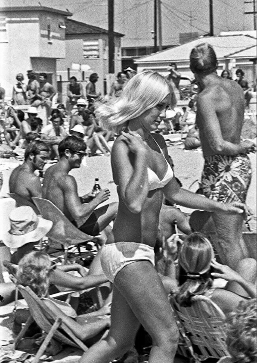 Un día en una playa de California en agosto de 1970 Un día en una playa de California en agosto de 1970