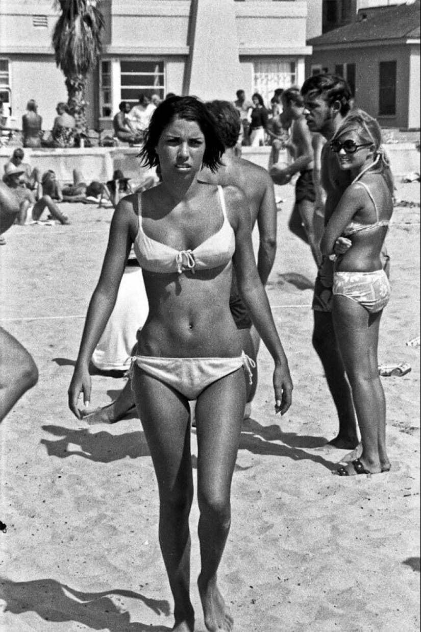 Un día en una playa de California en agosto de 1970 Un día en una playa de California en agosto de 1970
