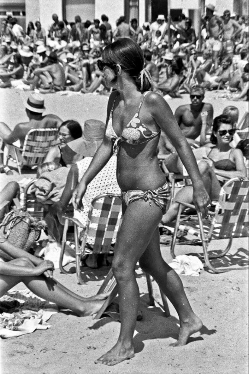 Un día en una playa de California en agosto de 1970 Un día en una playa de California en agosto de 1970