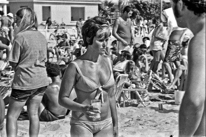 Un día en una playa de California en agosto de 1970 Un día en una playa de California en agosto de 1970