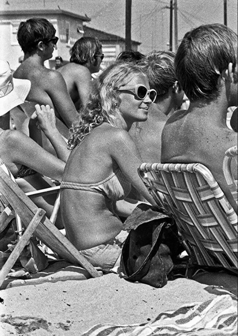 Un día en una playa de California en agosto de 1970 Un día en una playa de California en agosto de 1970