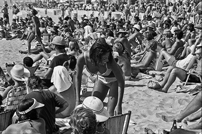 Un día en una playa de California en agosto de 1970 Un día en una playa de California en agosto de 1970
