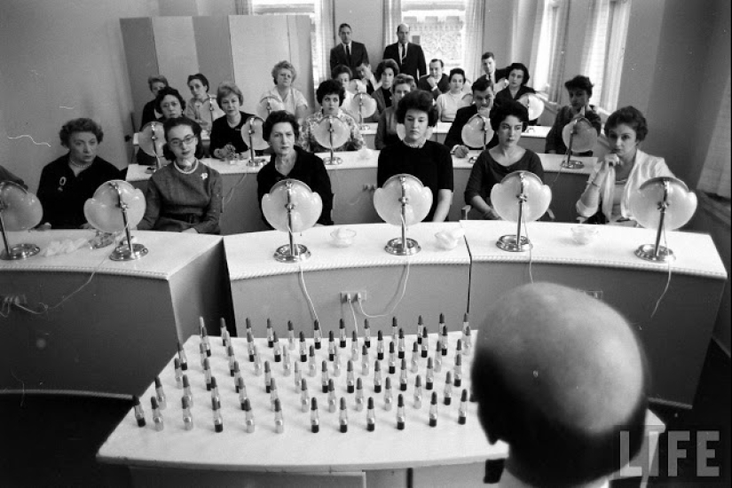 Un hombre debe ser calvo, el mejor trabajo del mundo es un probador de lápiz labial Un hombre debe ser calvo, el mejor trabajo del mundo es un probador de lápiz labial