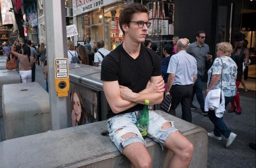 "Un juego de observación e imaginación": cómo un fotógrafo callejero español lucha contra el aburrimiento