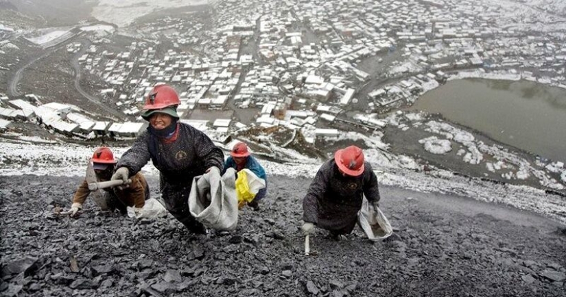 Under the blue sky is a Golden city, or Why you are traveling to La Rinconada Under the blue sky is a Golden city, or Why you are traveling to La Rinconada