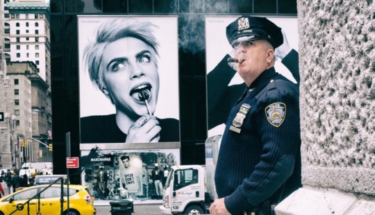 Unexpected street scenes of new York and tel Aviv in the lens of master street-photo by Ronen Berka