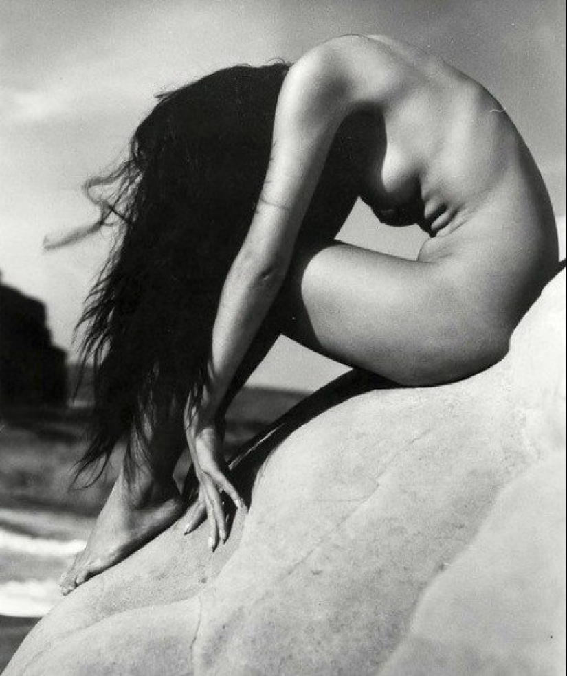 Unique erotic project "Women of the Sea" by Japanese photographer Iwase Yoshiyuki Unique erotic project "Women of the Sea" by Japanese photographer Iwase Yoshiyuki