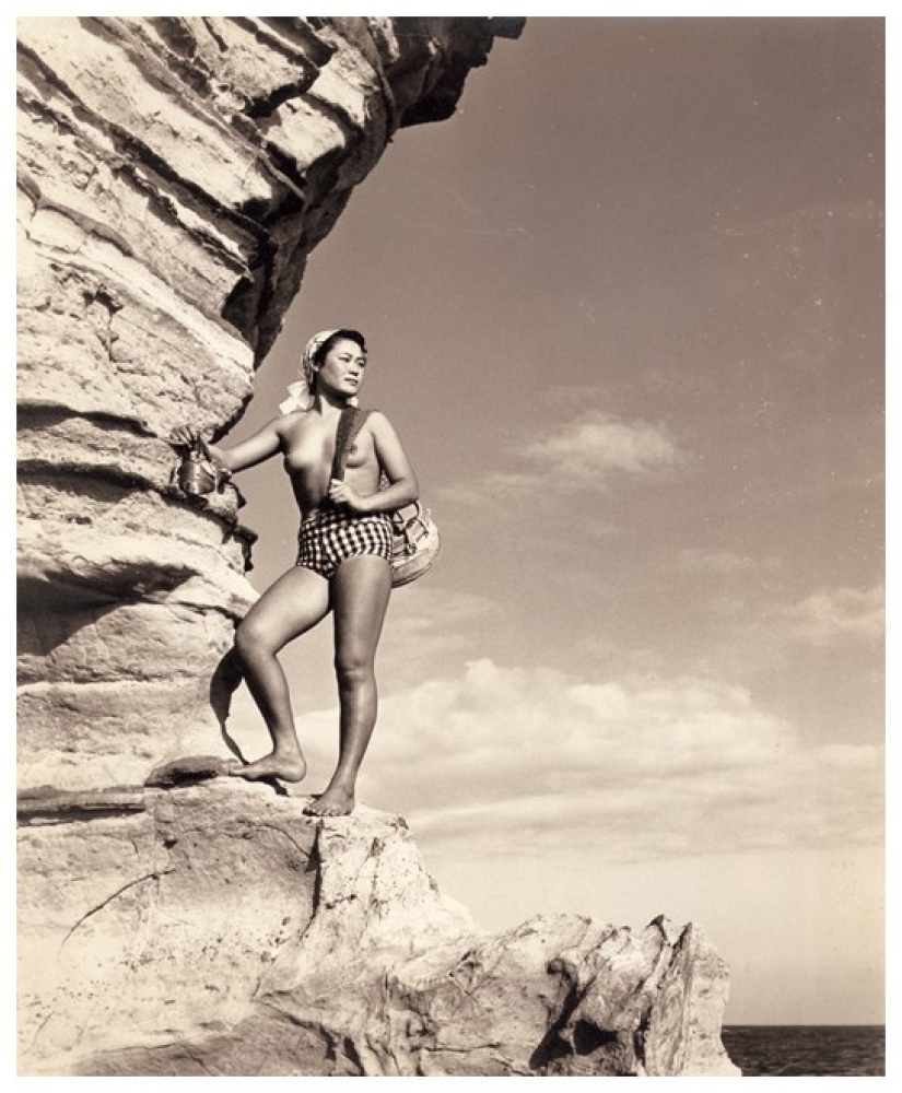 Unique erotic project "Women of the Sea" by Japanese photographer Iwase Yoshiyuki Unique erotic project "Women of the Sea" by Japanese photographer Iwase Yoshiyuki