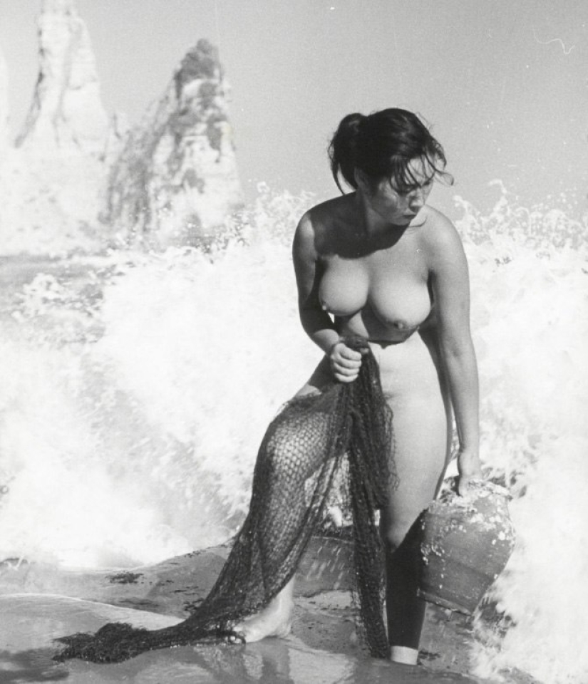 Unique erotic project "Women of the Sea" by Japanese photographer Iwase Yoshiyuki Unique erotic project "Women of the Sea" by Japanese photographer Iwase Yoshiyuki