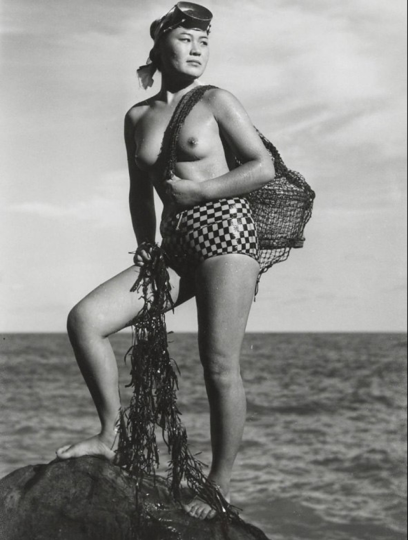 Unique erotic project "Women of the Sea" by Japanese photographer Iwase Yoshiyuki Unique erotic project "Women of the Sea" by Japanese photographer Iwase Yoshiyuki
