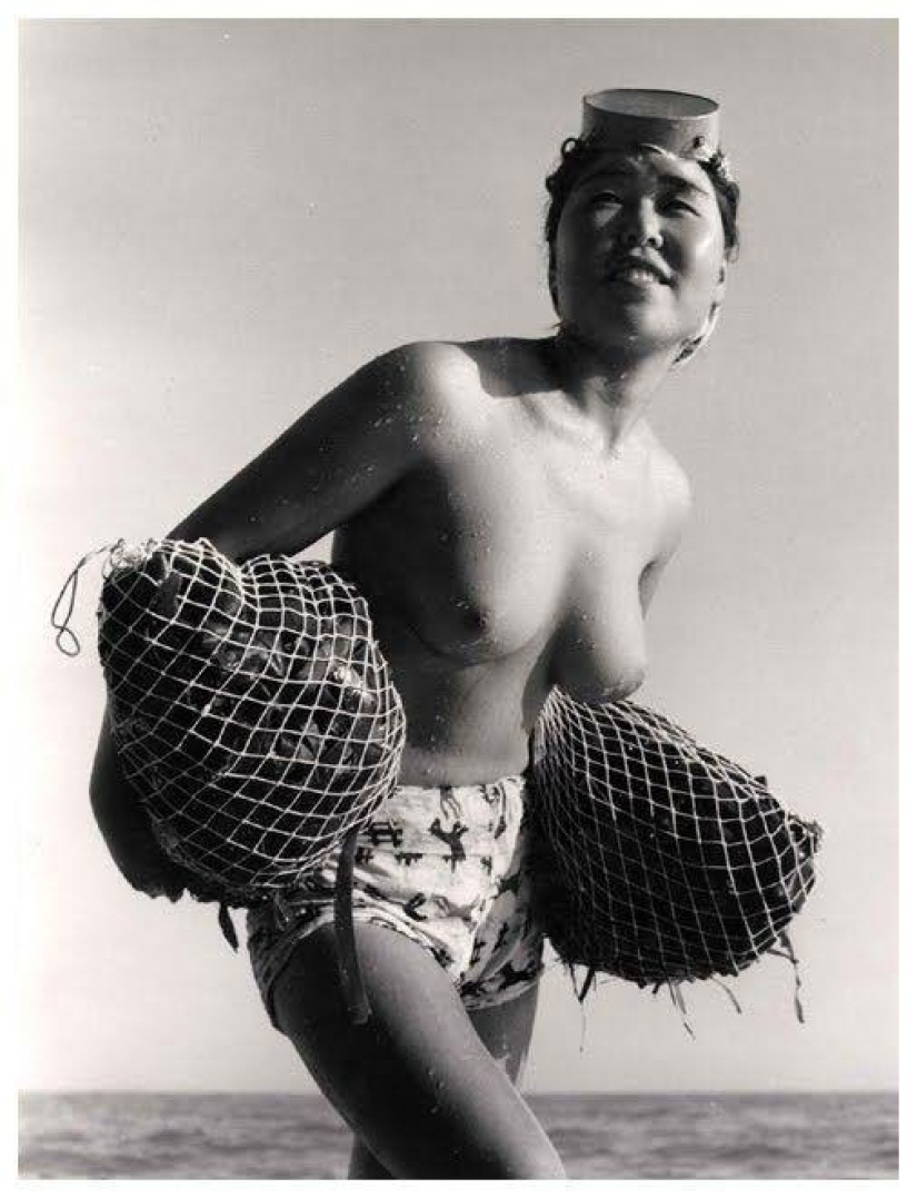 Unique erotic project "Women of the Sea" by Japanese photographer Iwase Yoshiyuki Unique erotic project "Women of the Sea" by Japanese photographer Iwase Yoshiyuki