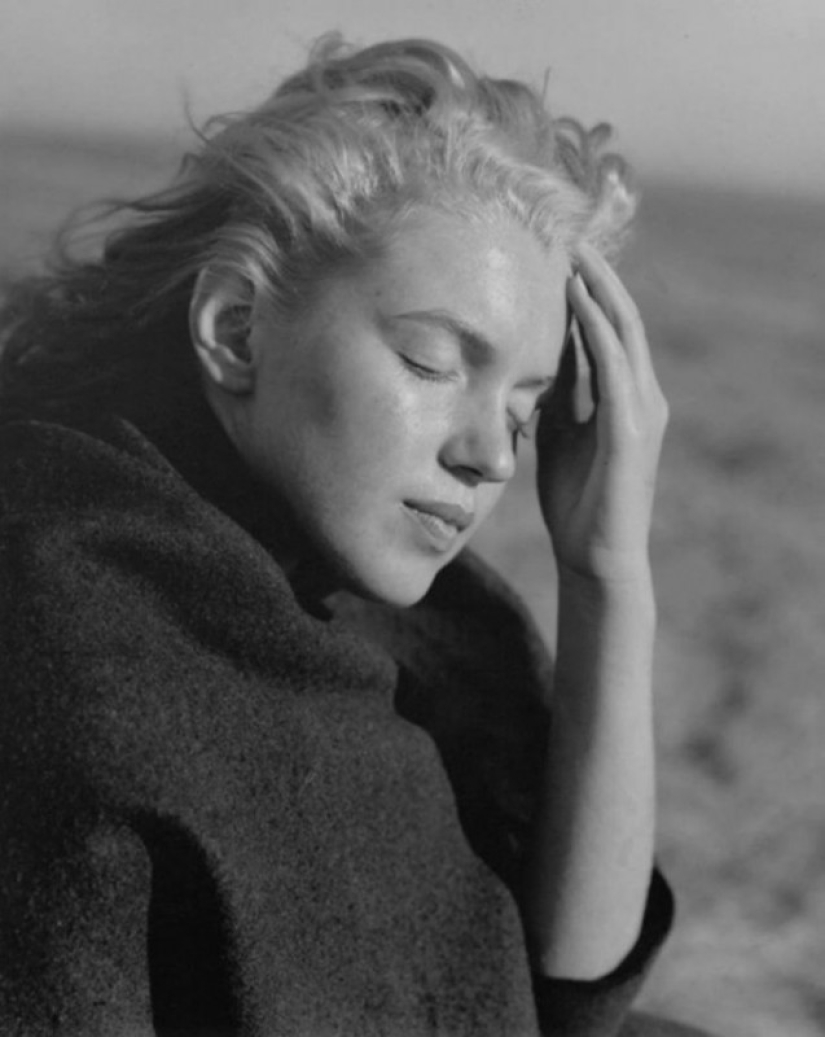 Unknown beach photos of Marilyn Monroe taken by her lover