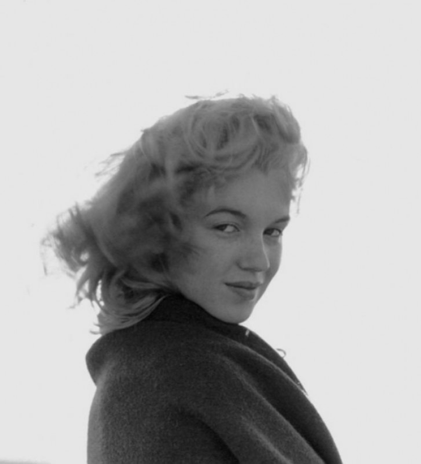 Unknown beach photos of Marilyn Monroe taken by her lover