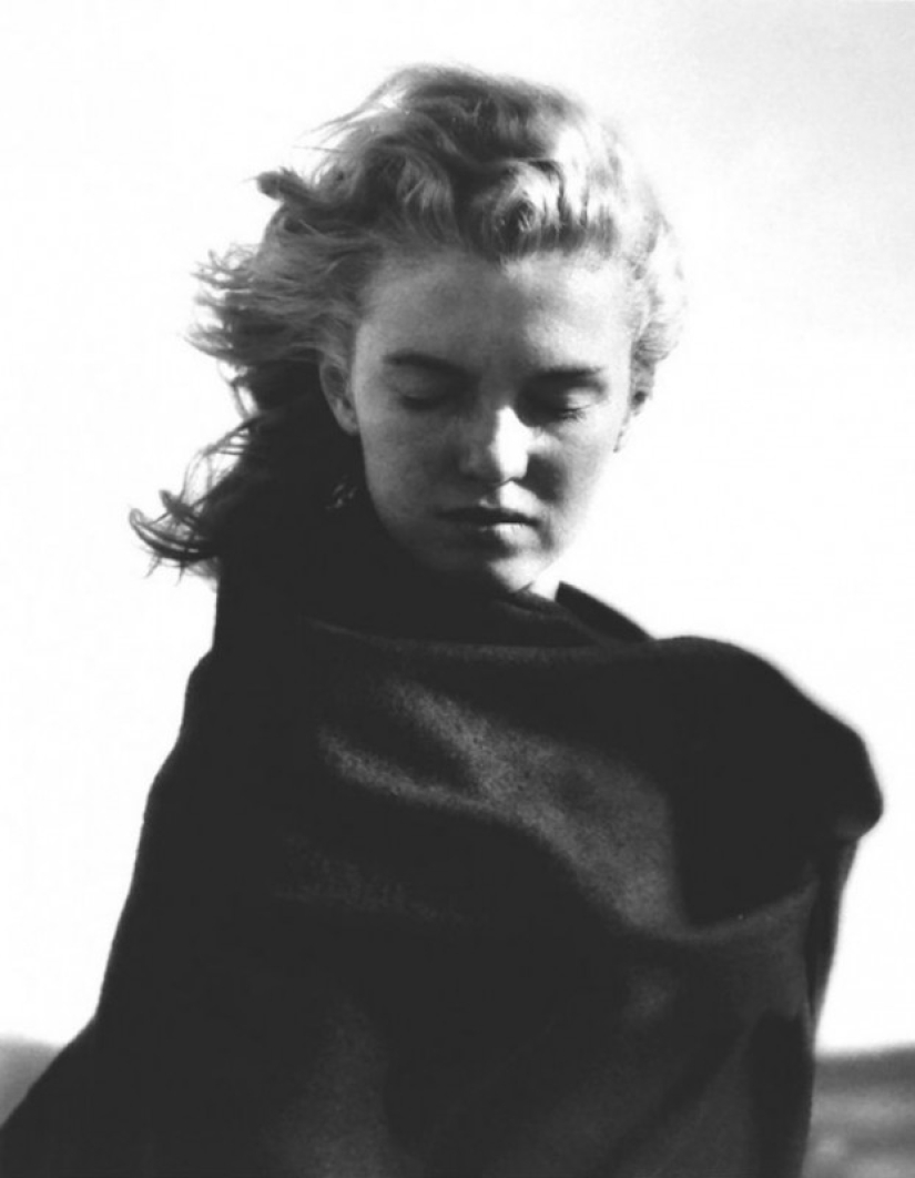 Unknown beach photos of Marilyn Monroe taken by her lover