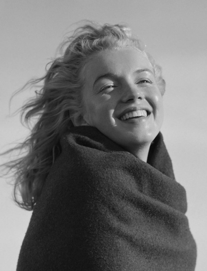 Unknown beach photos of Marilyn Monroe taken by her lover