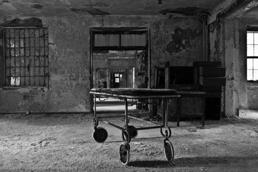 Unsuccessful medical reform, or How "crazy quarters" appeared in the United States