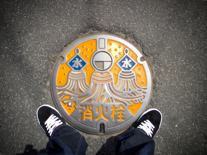 Unusual street art: manholes from Japan