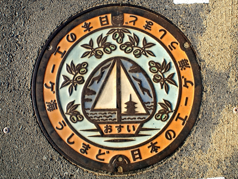 Unusual street art: manholes from Japan