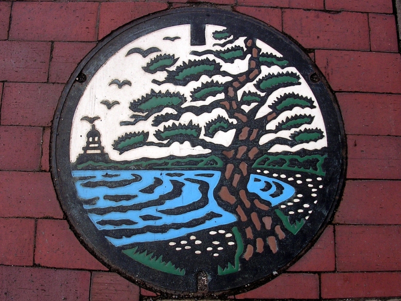 Unusual street art: manholes from Japan