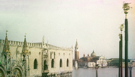 Venecia de antes de la guerra en fotografías en color de Bernard Eilers