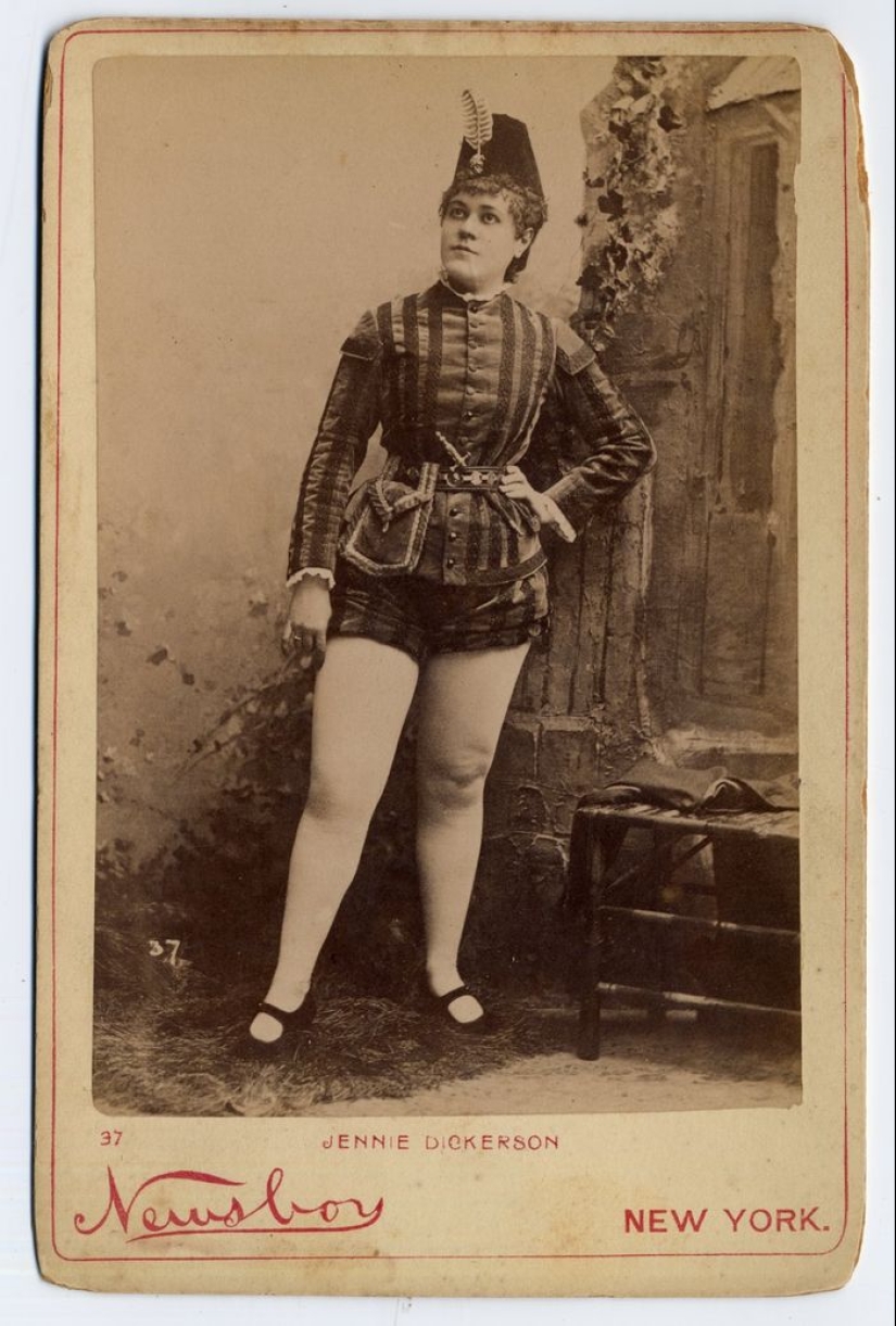 Victorian era burlesque dancers