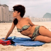 Vintage Playboy sin silicona y photoshop