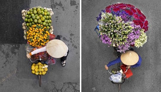 Vista superior: El fotógrafo pasó días enteros en el puente y tomó fotos de vendedores ambulantes Vista superior: El fotógrafo pasó días enteros en el puente y tomó fotos de vendedores ambulantes