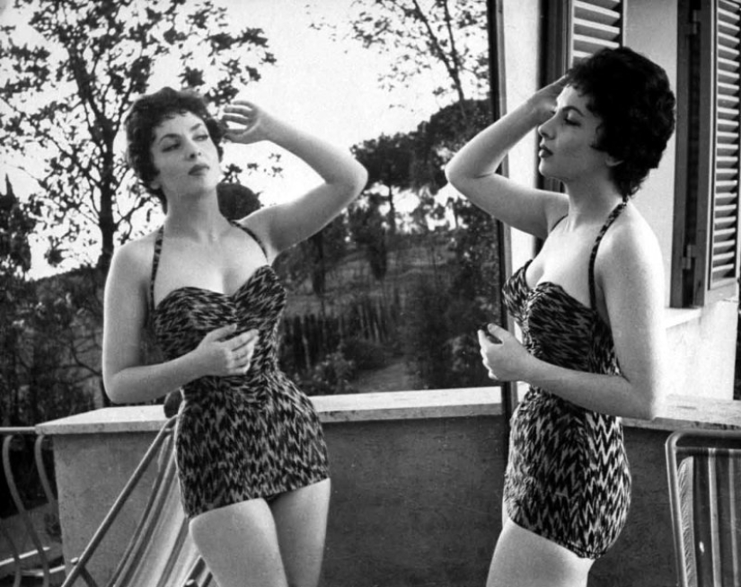 ¡Viva el verano! Fotos antiguas de bellezas famosas en la playa. ¡Viva el verano! Fotos antiguas de bellezas famosas en la playa.