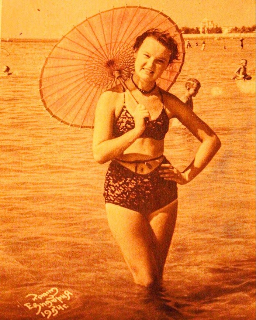 ¡Viva el verano! Fotos antiguas de bellezas famosas en la playa. ¡Viva el verano! Fotos antiguas de bellezas famosas en la playa.