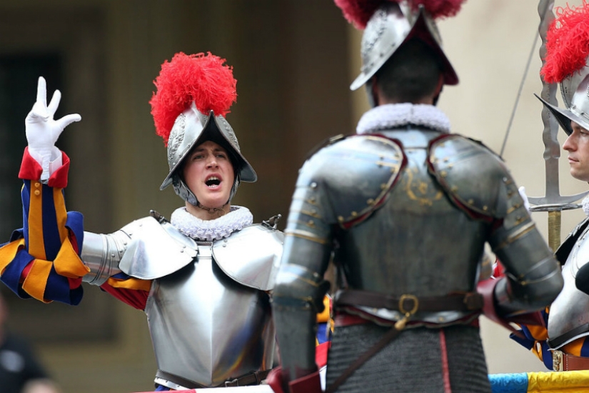 Walking around the Vatican: what lies behind the walls of a separate state in the center of Rome Walking around the Vatican: what lies behind the walls of a separate state in the center of Rome