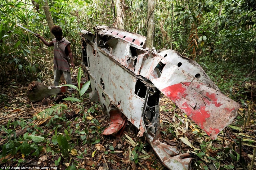 War Machines of the Second World War, lost on distant islands in the Pacific Ocean