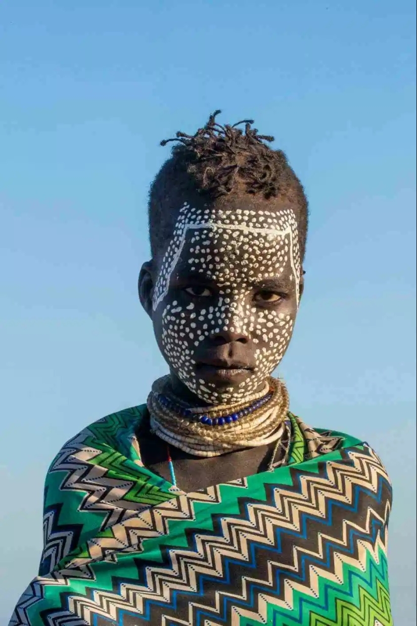 War paint and superstition wild: amazing pictures Karo tribe