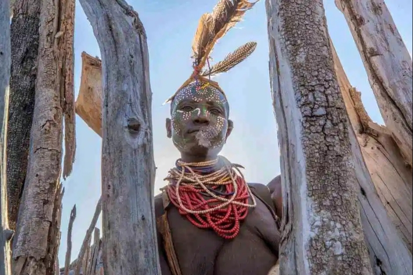 War paint and superstition wild: amazing pictures Karo tribe