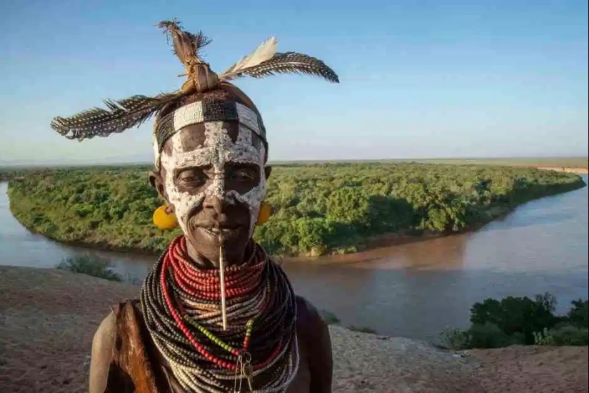 War paint and superstition wild: amazing pictures Karo tribe