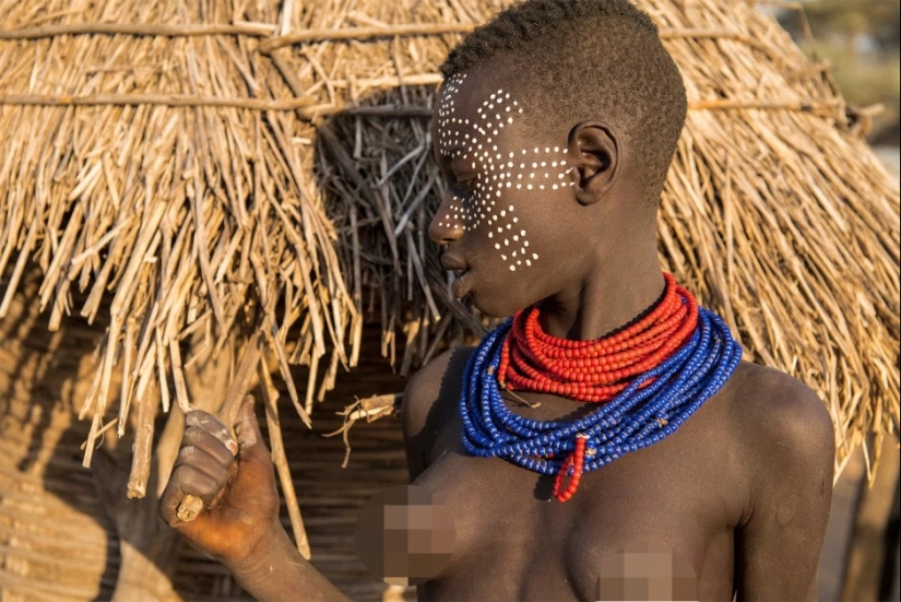 War paint and superstition wild: amazing pictures Karo tribe