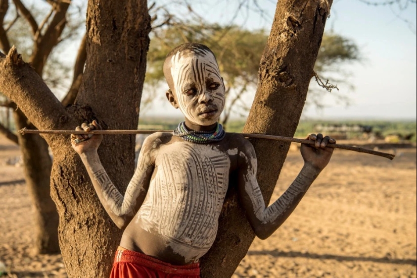 War paint and superstition wild: amazing pictures Karo tribe