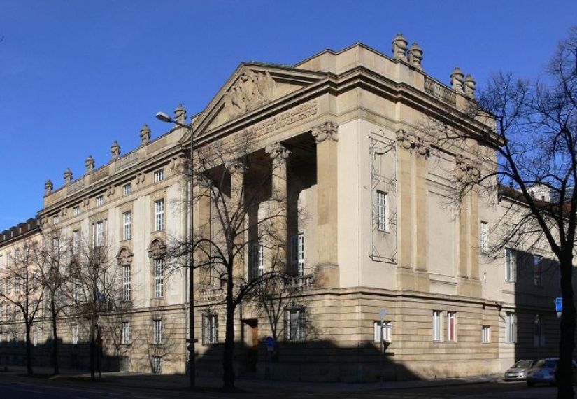 Was Einstein a C-Student? Debunking Myths About the Genius&#39; School Years