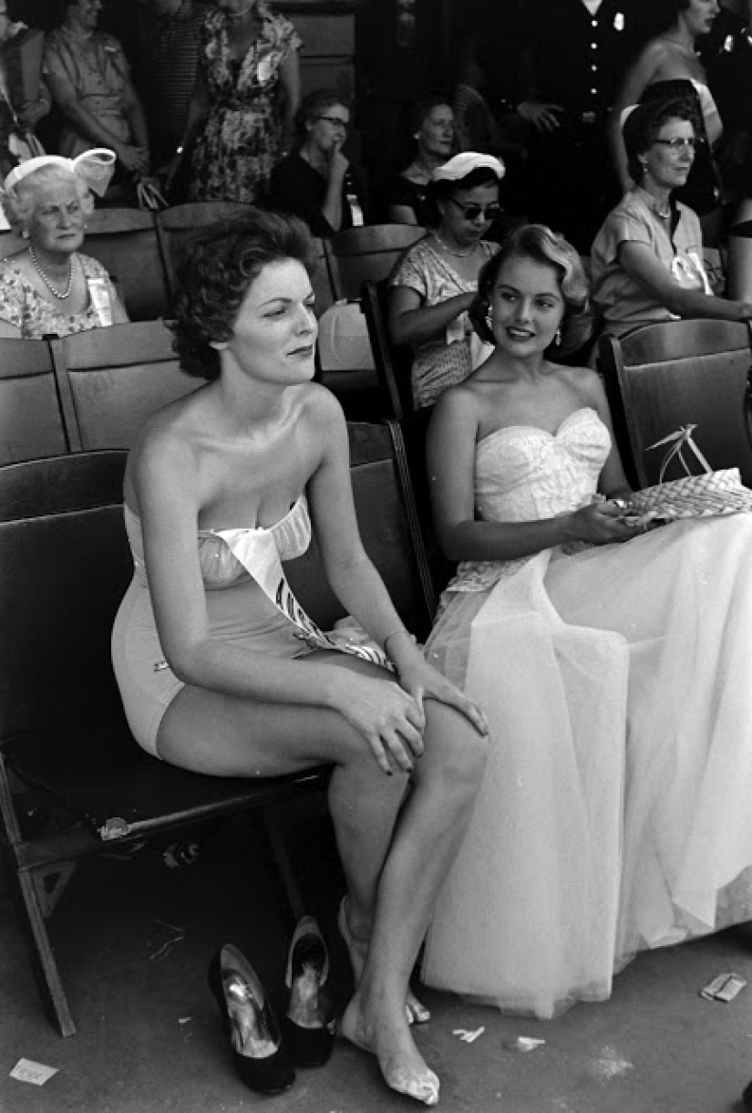 Watching the participants of the contest "Miss universe" 50 years Watching the participants of the contest "Miss universe" 50 years