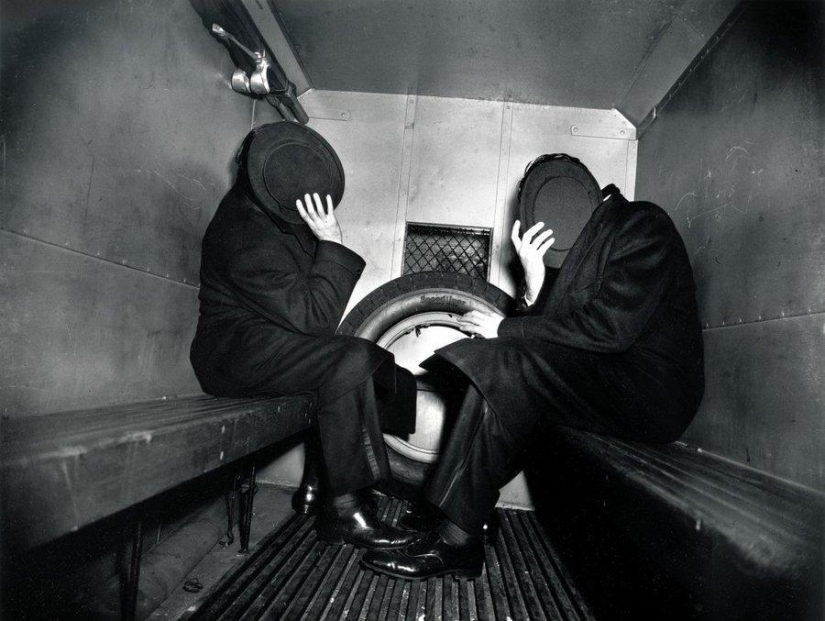 Weegee es un fotógrafo inquieto que ha estado en todas partes y en todas partes Weegee es un fotógrafo inquieto que ha estado en todas partes y en todas partes