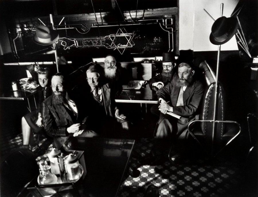 Weegee es un fotógrafo inquieto que ha estado en todas partes y en todas partes Weegee es un fotógrafo inquieto que ha estado en todas partes y en todas partes