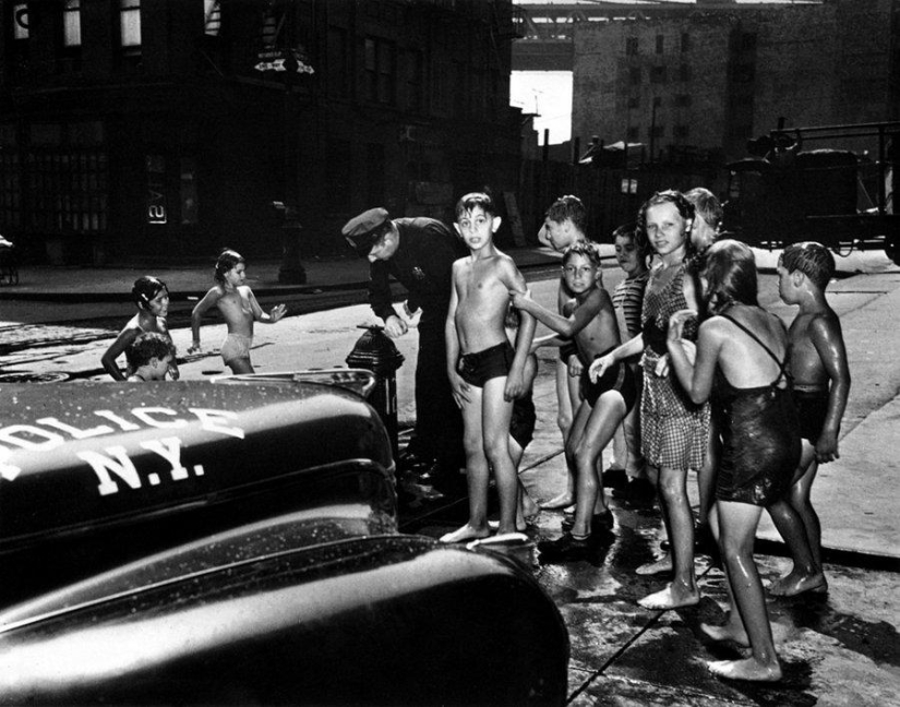 Weegee es un fotógrafo inquieto que ha estado en todas partes y en todas partes Weegee es un fotógrafo inquieto que ha estado en todas partes y en todas partes